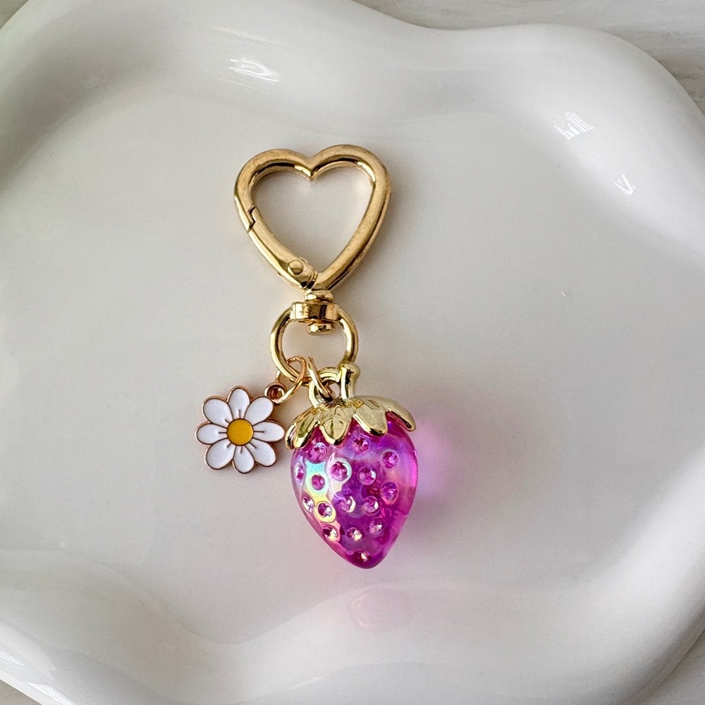 Iridescent Strawberry Keychain/ Bag Charm With Heart Clasp And Daisy - Picture 2 of 6